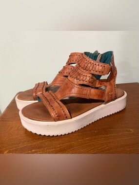 ROAN By Bed Stu Whiskey Brown Leather Gladiator Studded Sandals Women’s Size 6.5